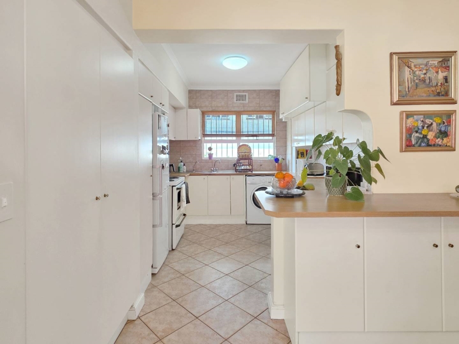 2 Bedroom Property for Sale in Sea Point Western Cape